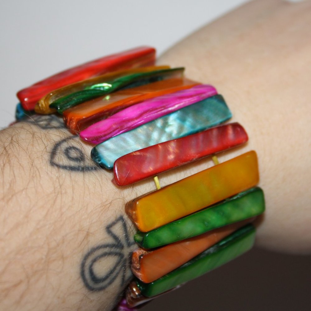 Colorful Shell Bracelet - Picture 2 of 3
